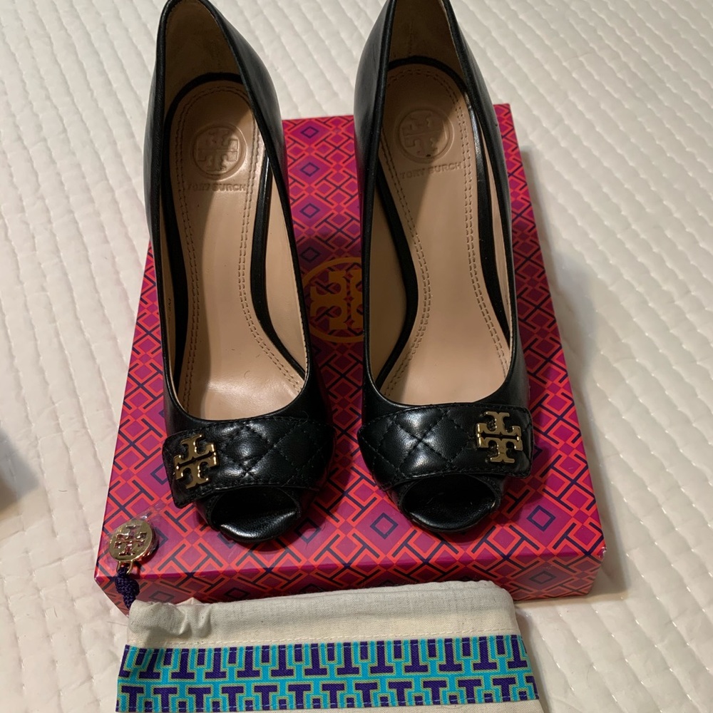 Torey Burch Leila 100mm wedge 
Mestico/quilted